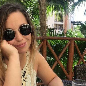 Meet your Posher, Caitlin